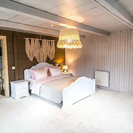 у марка Holiday home
