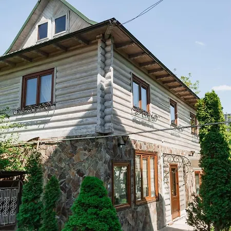 у марка Holiday home Yaremche