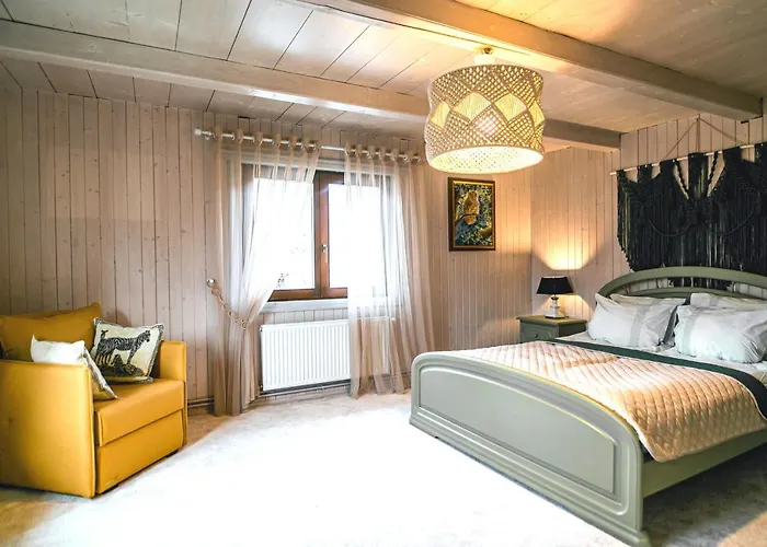 у марка Holiday home